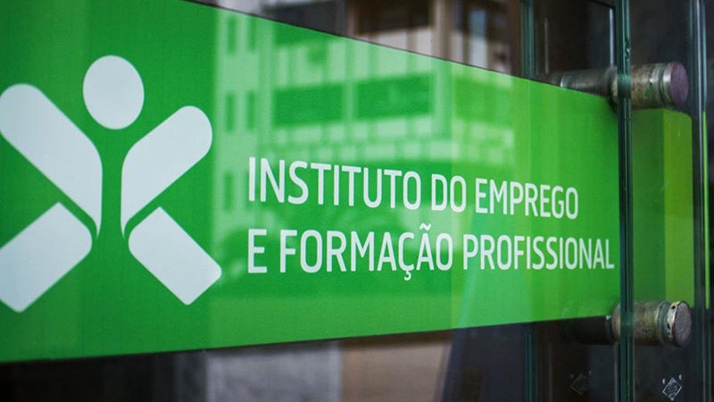 Imagem de Prestações de desemprego caem 28%