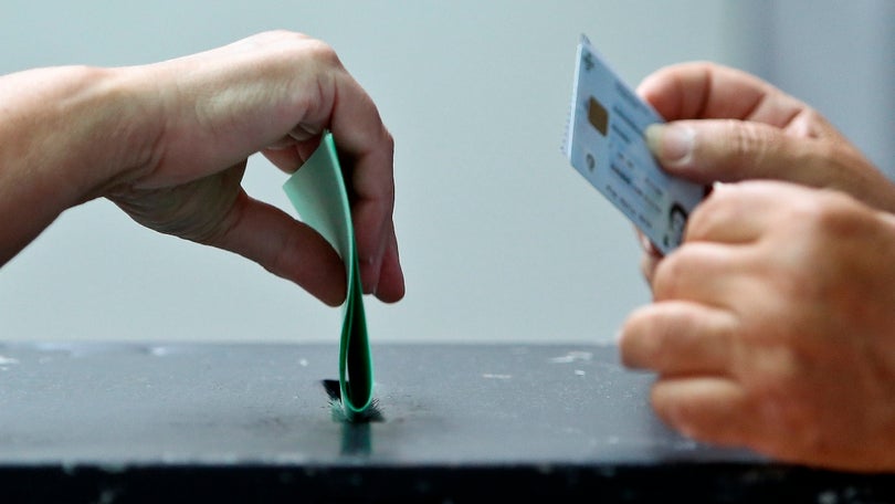 Mesas de voto abriram às 08h00 para a escolha representantes locais