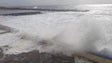 Imagem de Mar agitado na Calheta (vídeo)