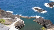 Imagem de SANAS resgata dois estrangeiros do mar do Seixal
