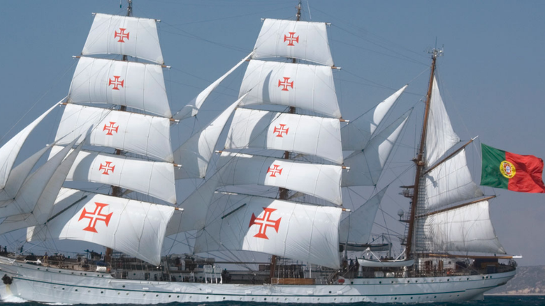 Imagem de Sagres passa no Funchal rumo à América do Sul
