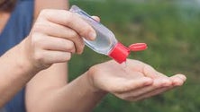 Imagem de Gel ou álcool desinfectante esgotado nas farmácias da Horta (Vídeo)