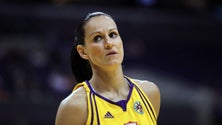 Imagem de Ticha ganha prémio carreira Liga de Basquetebol no «amor à primeira vista»