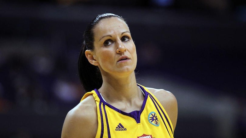 Imagem de Ticha ganha prémio carreira Liga de Basquetebol no «amor à primeira vista»