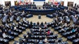 Imagem de Parlamento Europeu cumpre minuto de silêncio em memória das vítimas do acidente da Madeira
