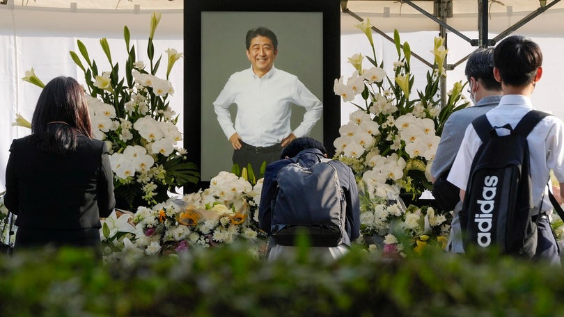 Imagem de Japão concede a título póstumo ao ex-PM Shinzo Abe a mais alta condecoração do país