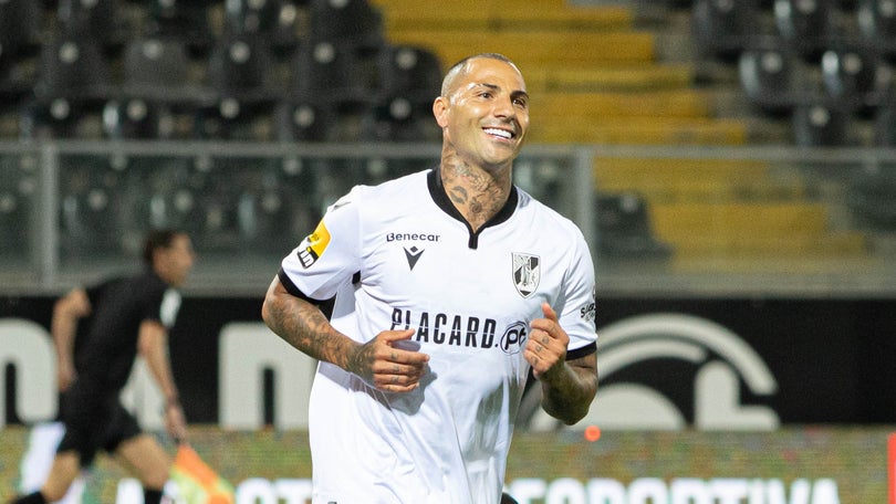 Quaresma anuncia saída do Vitória de Guimarães e vontade de continuar a jogar