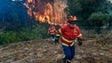 Imagem de Mais de 2.400 bombeiros combatiam 26 fogos ativos às 18:00