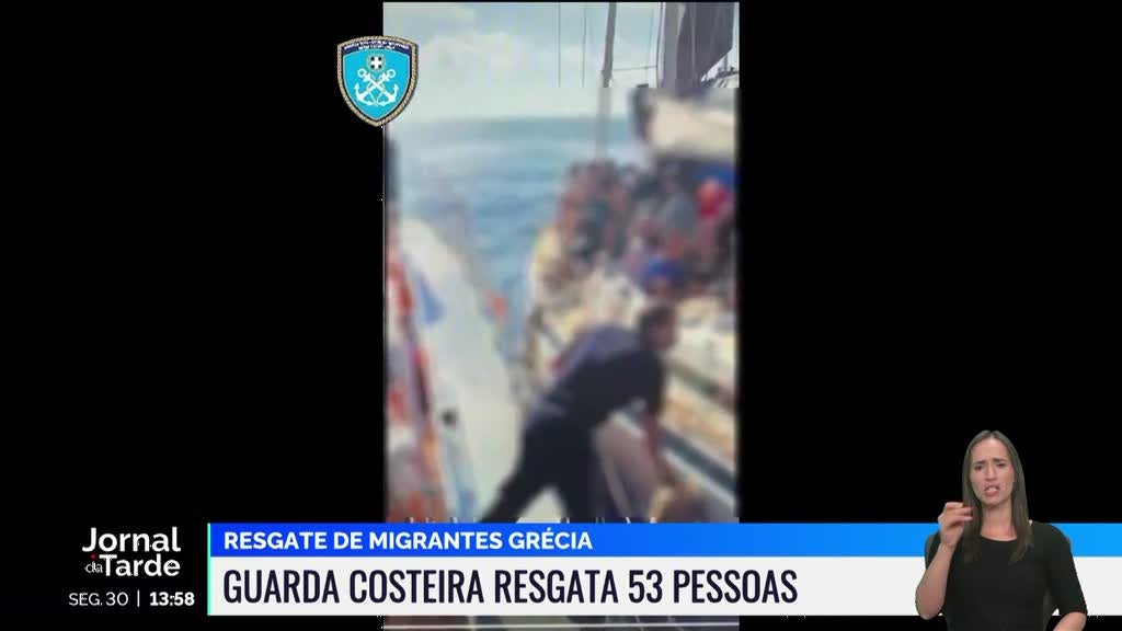 Guarda Costeira da Grécia resgatou 53 pessoas incluindo dois alegados traficantes