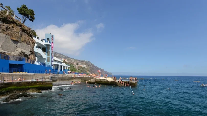 Imagem de Resgatada mulher no Complexo Balnear da Barreirinha no Funchal