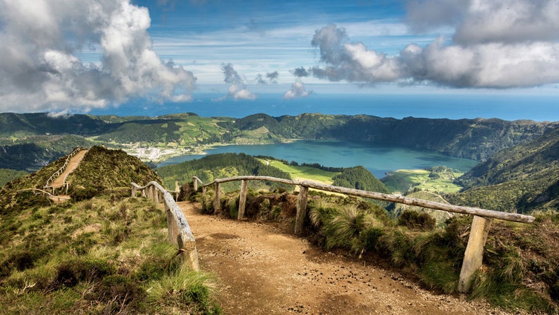 Governo dos Açores vai apoiar contratação no turismo, restauração e hotelaria