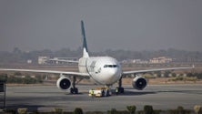 Imagem de Avião com uma centena de pessoas a bordo despenha-se no sul do Paquistão