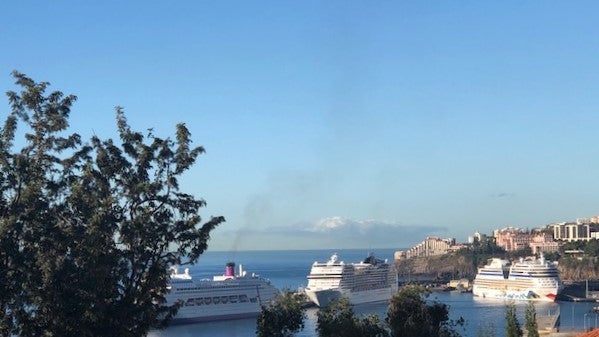 Porto do Funchal com «casa cheia»