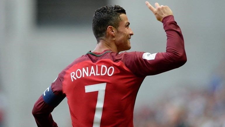 Imagem de Ronaldo é o segundo melhor marcador europeu e iguala Pelé
