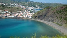 Imagem de Praia do Porto Pim continua encerrada (Vídeo)