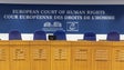 Imagem de Tribunal europeu condena homem que ofereceu camisola com frases polémicas