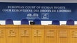 Tribunal europeu condena homem que ofereceu camisola com frases polémicas