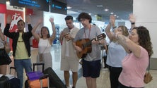 Imagem de Peregrinos madeirenses viajaram hoje para Lisboa (vídeo)