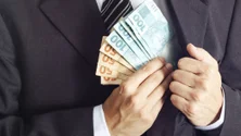 Imagem de Sete anos de prisão para ex-bancário que se apropriou de meio milhão de euros de clientes