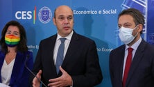 Imagem de Governo afasta novos confinamentos