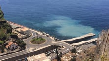 Imagem de Mancha clara dá à costa na Praia da Tabua