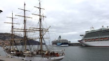 Imagem de Funchal com dois navios de cruzeiro que estão a movimentar 6 783 pessoas