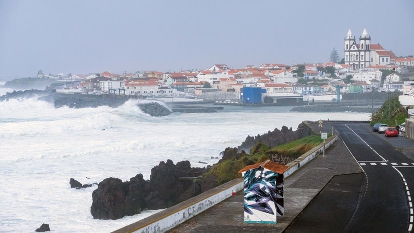 Imagem de Todas as ilhas dos Açores sob aviso amarelo