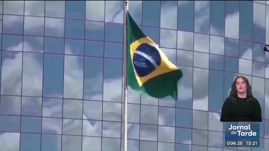 Imagem de Brasil partido ao meio. Última sondagem dá empate técnico entre Lula e Bolsonaro