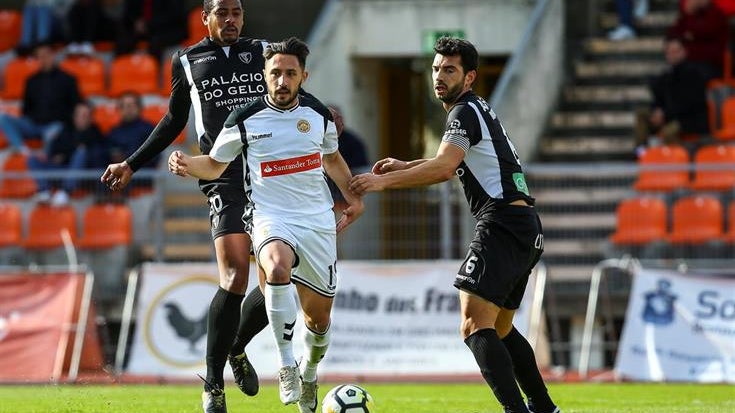 Avançado João Camacho prolonga contrato com o Nacional até 2022