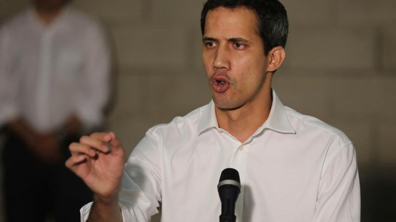 Guaidó pede para comunidade internacional encarar todas as opções