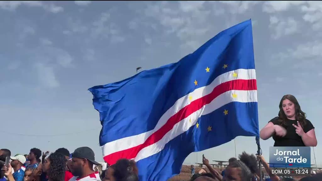 "Tubarões azuis" recebidos em festa por milhares de adeptos em Cabo Verde