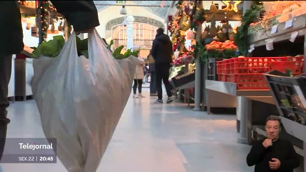 Mercado do Bolhão volta a ser local de compras de Natal