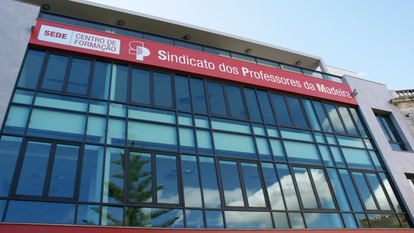 Imagem de Sindicato de Professores da Madeira critica atraso na colocação dos docentes