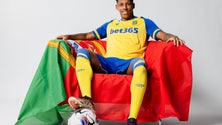 Imagem de Vidigal apresentado no Stoke City