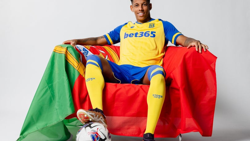 Imagem de Vidigal apresentado no Stoke City