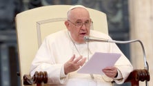 Imagem de Papa pede a fiéis para rezarem pela paz