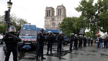 Imagem de Polícia francesa dispara sobre homem na Catedral de Notre-Dame de Paris