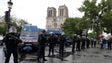 Polícia francesa dispara sobre homem na Catedral de Notre-Dame de Paris