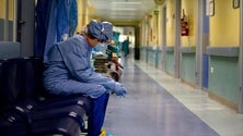 Imagem de Reino Unido está a combater mais de 100 surtos de Covid-19 localizados por semana