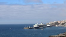 Imagem de Porto do Funchal: dois navios e 3 887 pessoas
