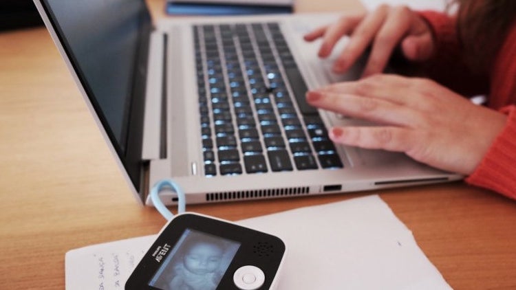 Teletrabalho e desemprego jovem marcam mercado laboral