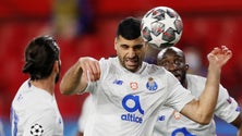 Imagem de Porto vence mas falha meias-finais