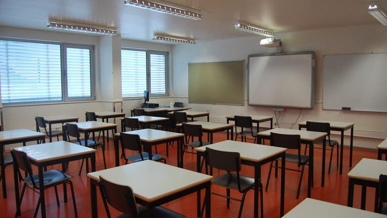 Imagem de Escolas encerradas no continente