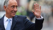 Imagem de Dezenas esperaram hoje por Marcelo na Calheta