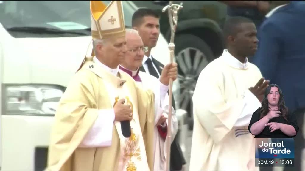 Papa apela ao fim da "chaga da corrupção" e das divisões em Angola