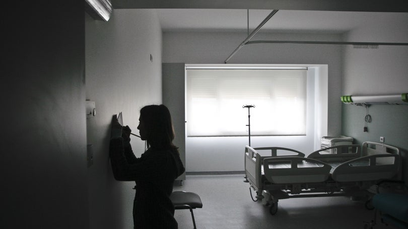 Imagem de Portugal com uma morte e 158 casos