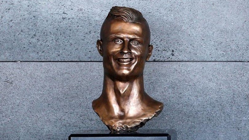 Imagem de Aeroportos da Madeira diz que busto retirado de CR7 integra o seu património