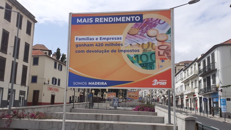 Imagem de PSD esqueceu-se do CDS e Albuquerque mandou retirar cartaz