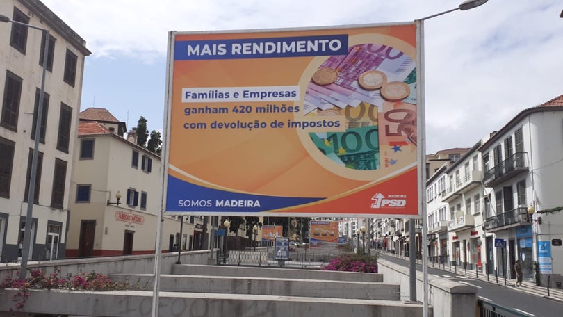 PSD esqueceu-se do CDS e Albuquerque mandou retirar cartaz