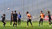 Imagem de Costinha prepara jogo frente ao Tondela com muitas ausências
